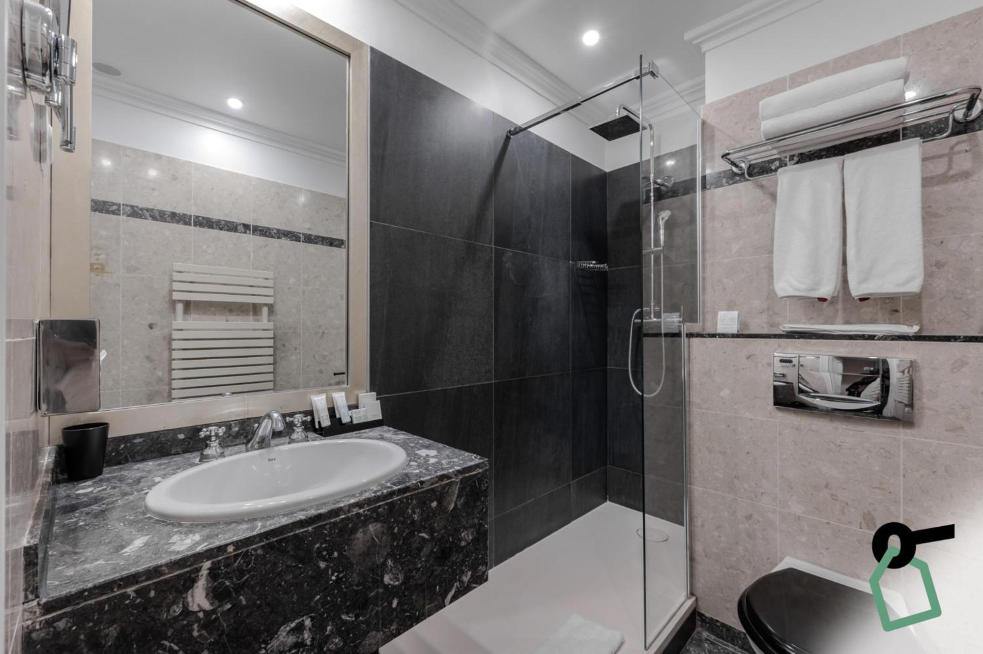 Hotiday Room Collection - Paris Arc De Triomphe Exterior photo